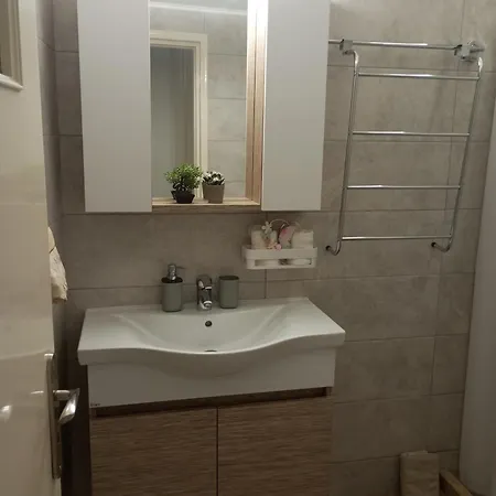 Apartment I & G